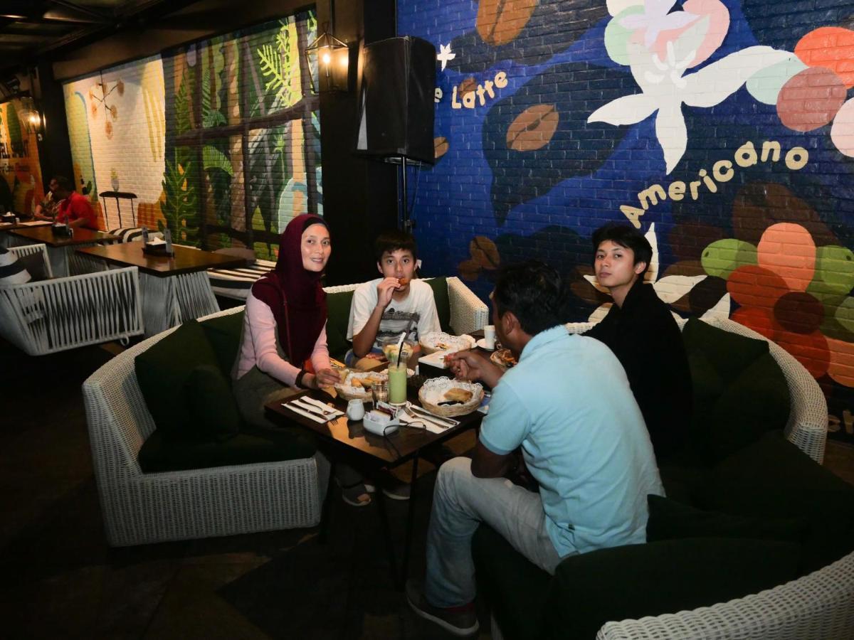 Kyriad Hotel Muraya Aceh Банда Ачех Екстериор снимка